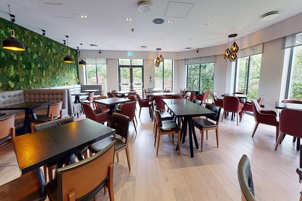 Village Hotel Chester St David'S Ewloe Kültér fotó